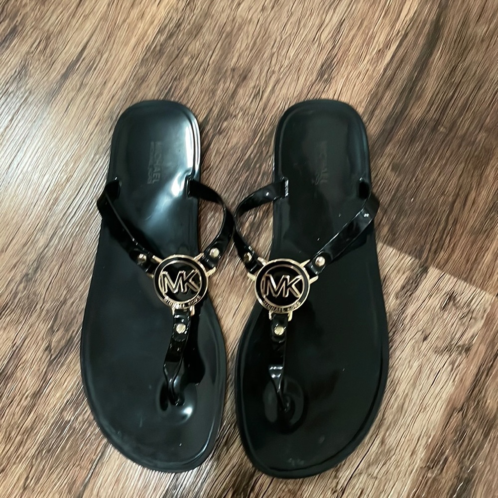 *SOLD* Black Michael Kors Jelly Thong Sandals 🩴